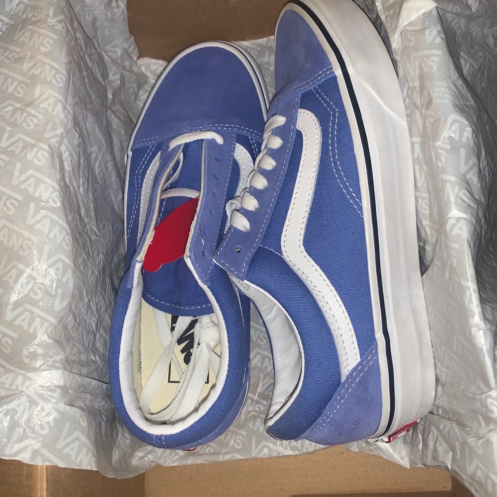 2 Vans Blue & Pink